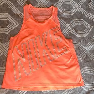 🌻Womens Nike Tank!